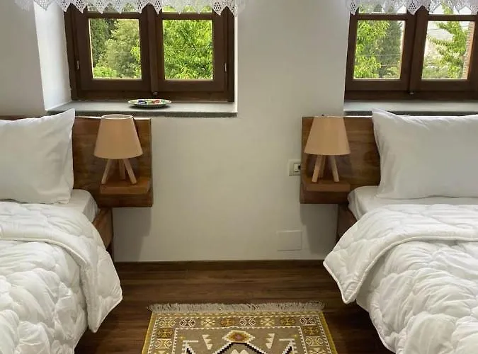 House Of Roses Pensjonat Përmet