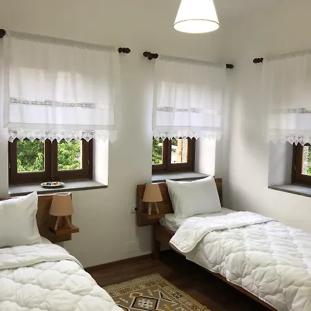 House Of Roses Permet