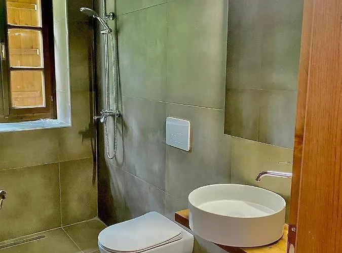 House Of Roses Permet