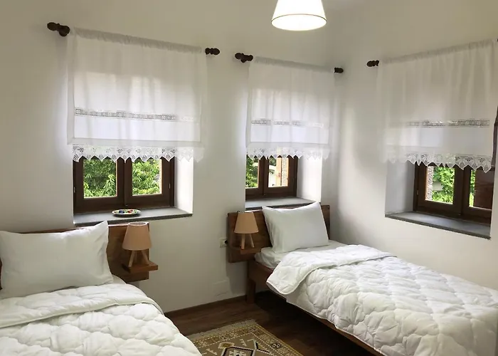 House Of Roses Permet